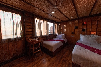 Twin Bed-Middle Deck