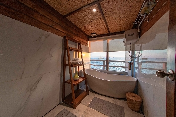 Bathroom - Master Bedroom