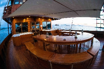 Middle Deck Outdoor